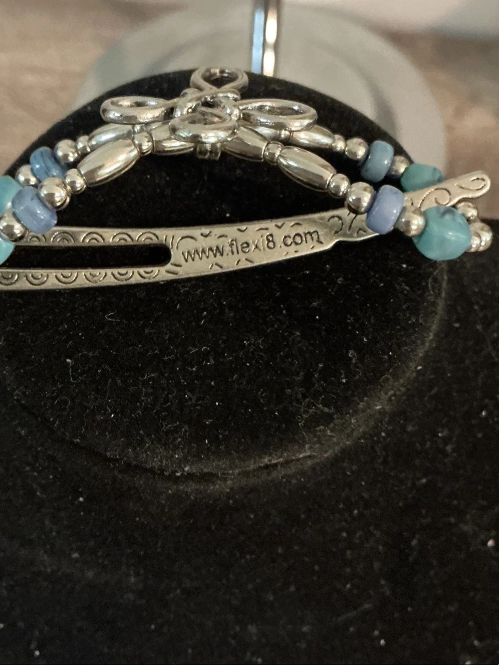 Flexi NWOT Silver-Tone Hair Clasp Slide with Blue Beads flexi8.com 2.5” x 1”